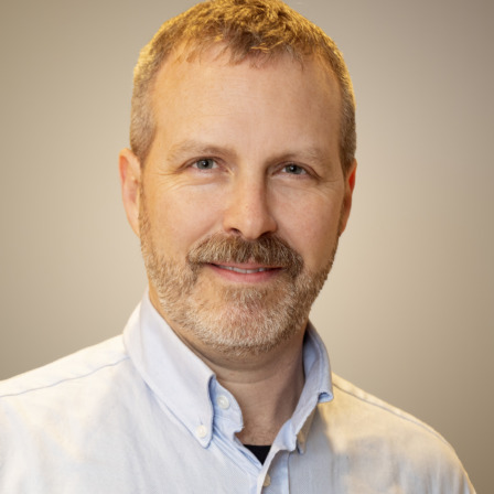 Portraitfoto von Peter Hillebrand